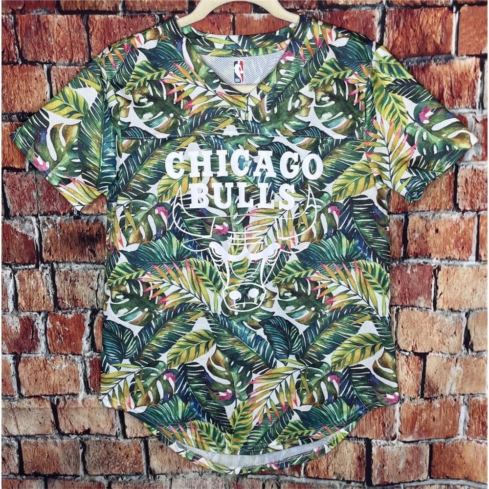Chicago Bulls NBA Women’s Medium Tropical Floral Mesh Short Sleeve Logo Shirt